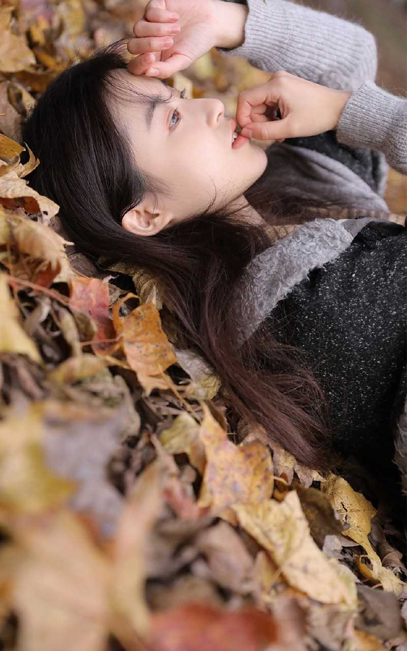 精选大眼校园女神美女甜美小清新户外清纯养眼模特摄影图册