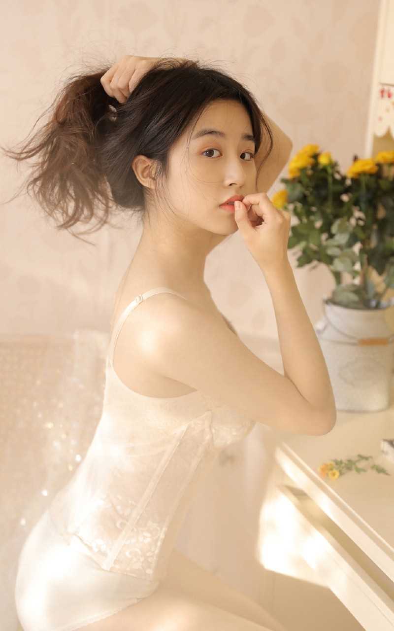 精选大眼校园女神美女甜美小清新户外清纯养眼模特摄影图册