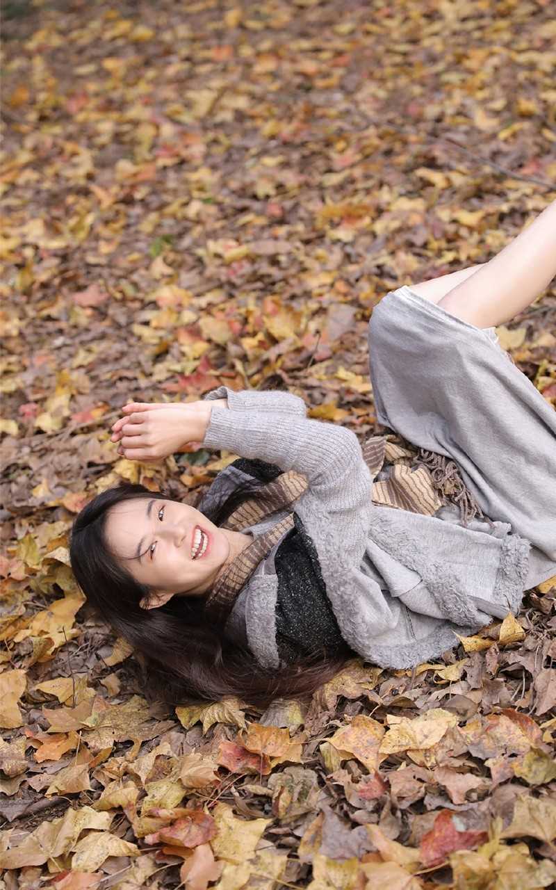 精选大眼校园女神美女甜美小清新户外清纯养眼模特摄影图册