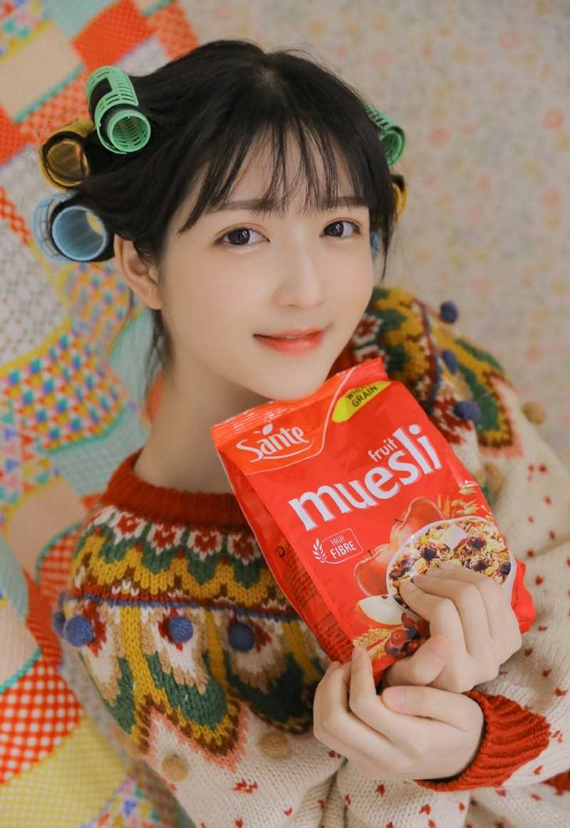 最全可爱邻家漂亮萝莉美女撩人做头发闺房清纯养眼图片相册