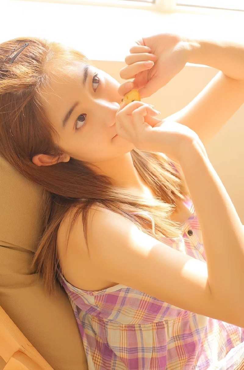 最全邻家性感女孩吊带短裙诱人大胆人体艺术壁纸