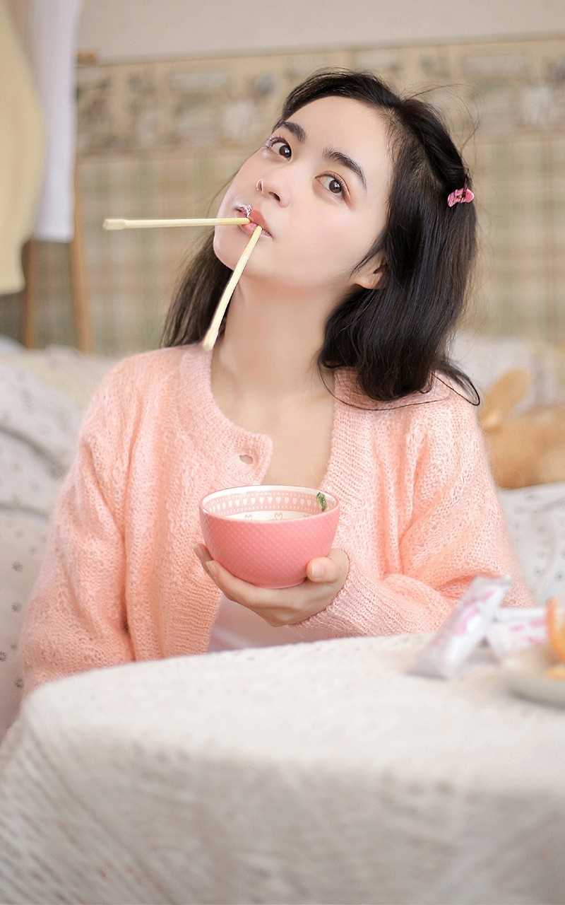 高清慵懒的居家小美女清纯诱人模样甜美尤物图集