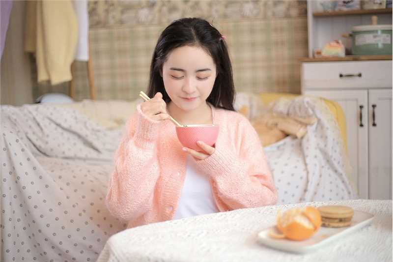 高清慵懒的居家小美女清纯诱人模样甜美尤物图集