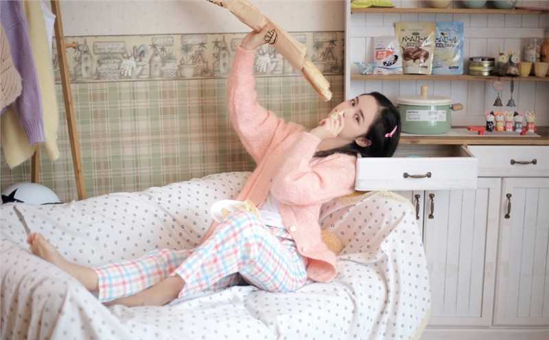 高清慵懒的居家小美女清纯诱人模样甜美尤物图集