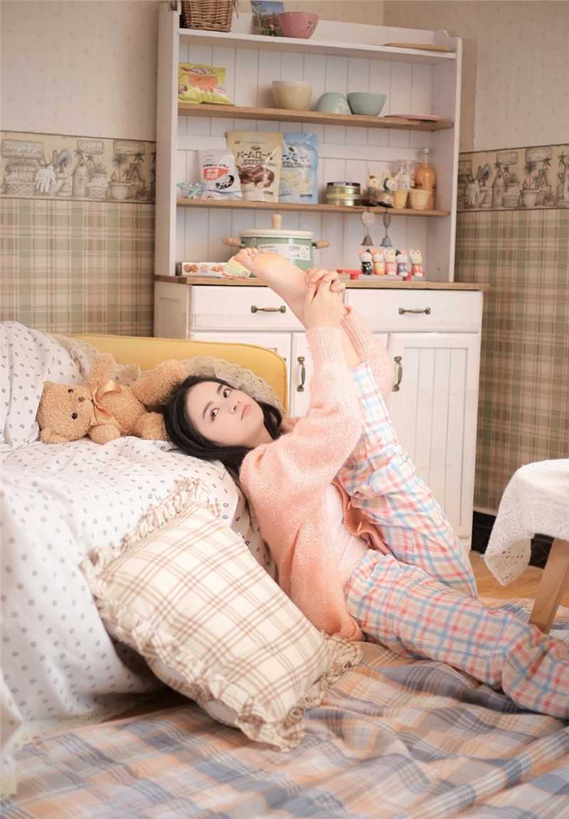 高清慵懒的居家小美女清纯诱人模样甜美尤物图集