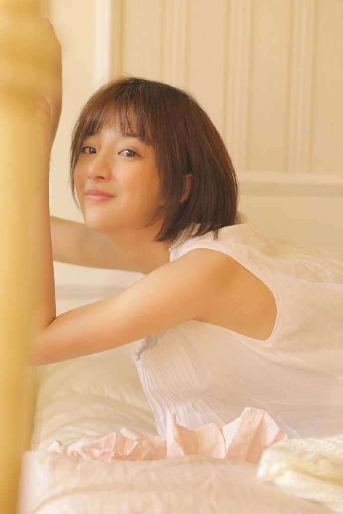 最新短发吊带睡衣美女萌妹惹火长腿稚嫩清纯图集