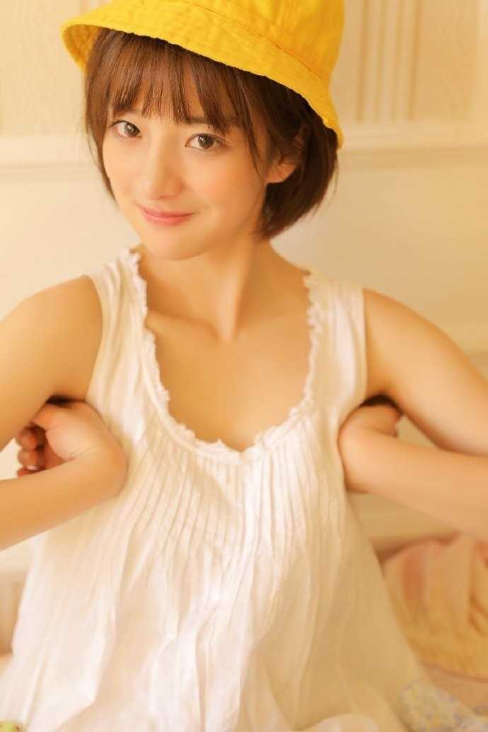 最新短发吊带睡衣美女萌妹惹火长腿稚嫩清纯图集