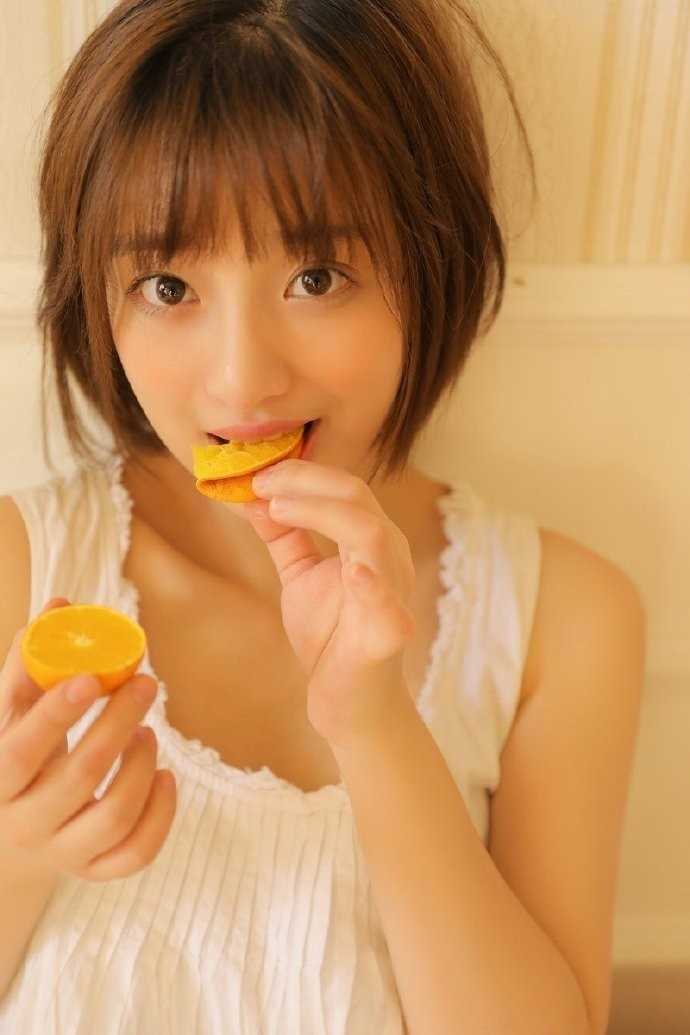 最新短发吊带睡衣美女萌妹惹火长腿稚嫩清纯图集