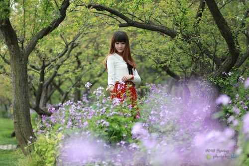 最新手捧花束的清纯白丝大长腿户外性感唯美意境图片图集