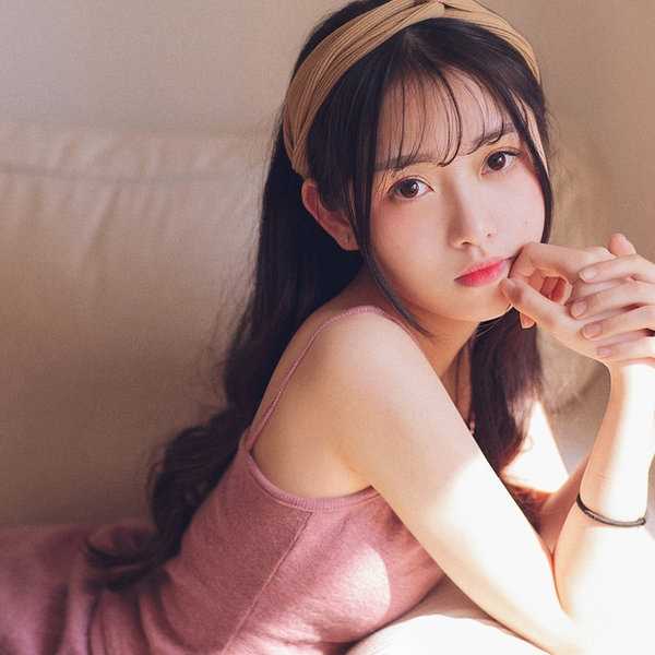 清纯甜美的亚洲美女吊带长裙朦胧意境图片