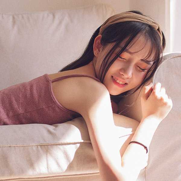 清纯甜美的亚洲美女吊带长裙朦胧意境图片