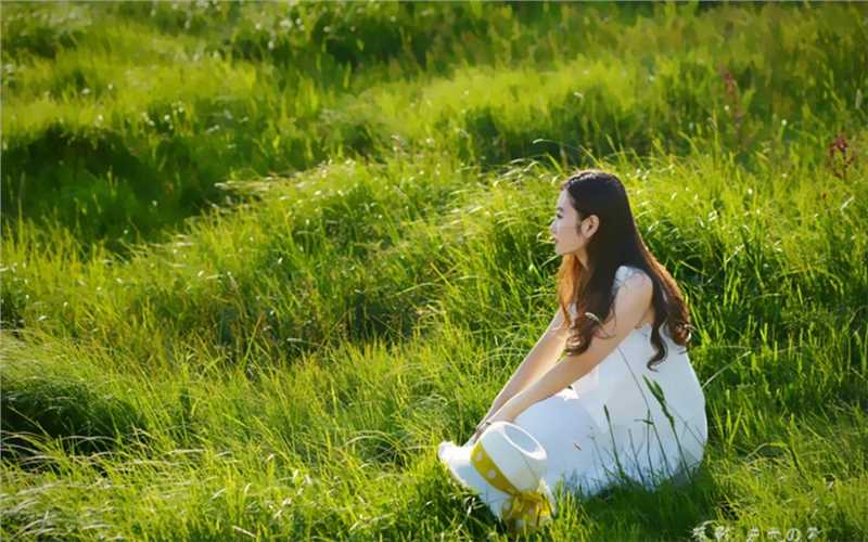 夏天清纯美女户外踏青长裙唯美浪漫风景图片