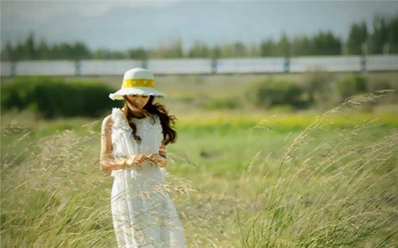 夏天清纯美女户外踏青长裙唯美浪漫风景图片