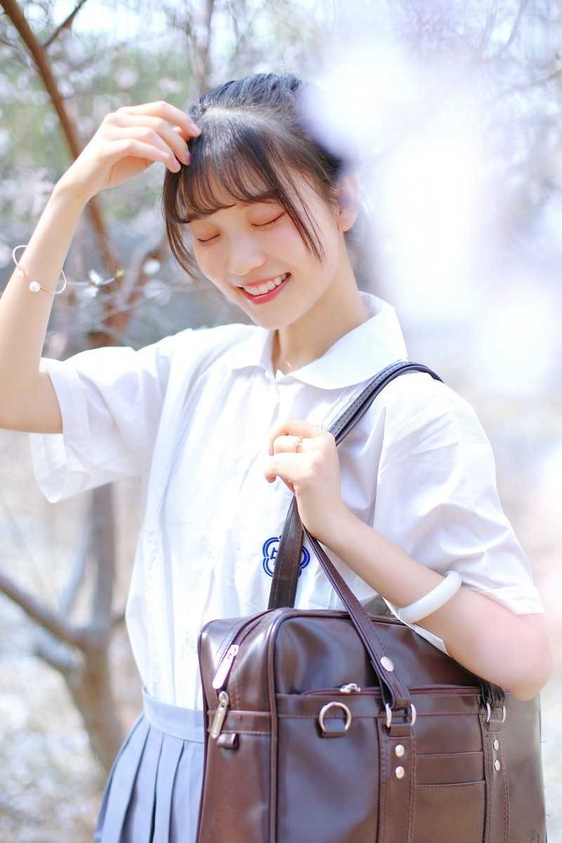 最全户外校园衬衫美女长腿惑养眼清纯图片壁纸