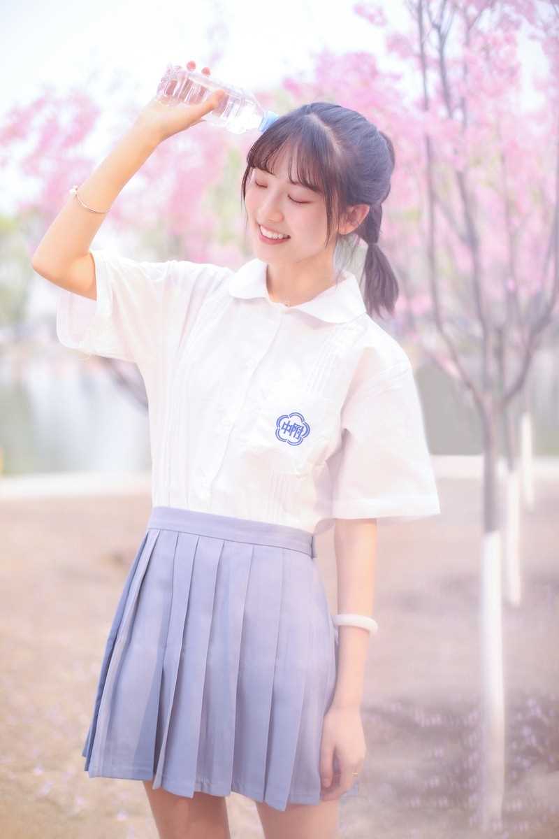 最全户外校园衬衫美女长腿惑养眼清纯图片壁纸