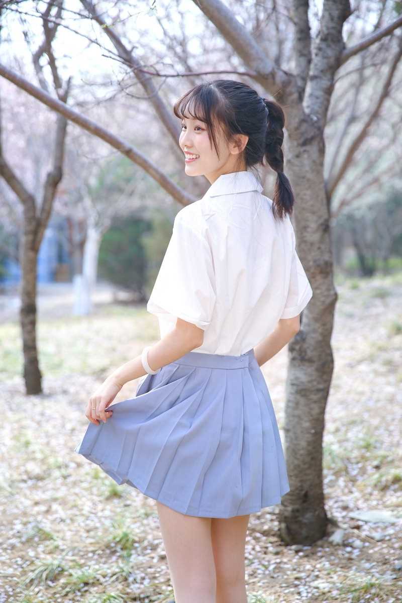 最全户外校园衬衫美女长腿惑养眼清纯图片壁纸