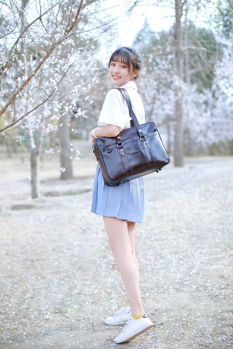 最全户外校园衬衫美女长腿惑养眼清纯图片壁纸