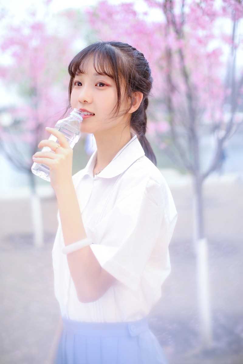 最全户外校园衬衫美女长腿惑养眼清纯图片壁纸