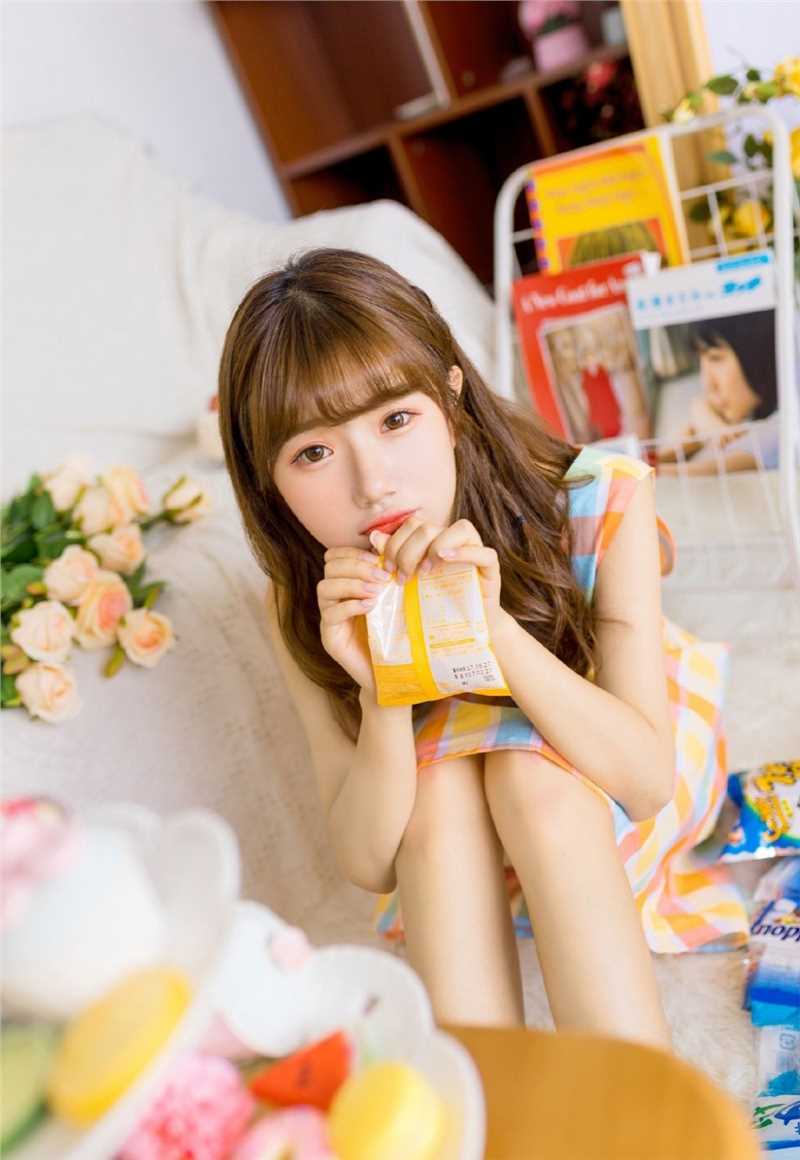 美女极品尤物嘟嘴卖萌可爱清纯元气