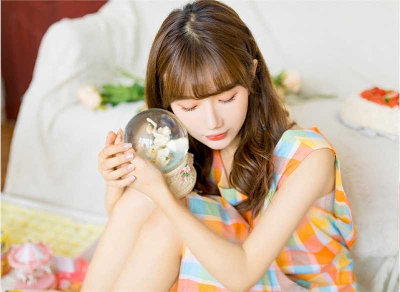 美女极品尤物嘟嘴卖萌可爱清纯元气