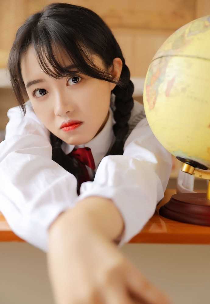 高清校园清纯麻花辫美女学生元气惹火惑图册