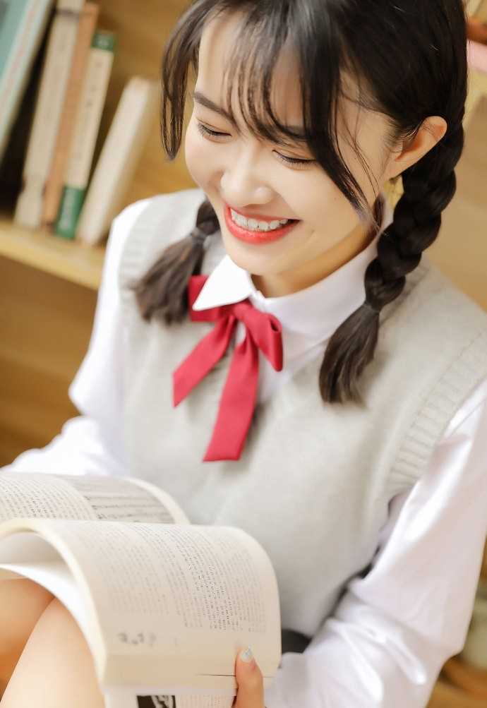 高清校园清纯麻花辫美女学生元气惹火惑图册