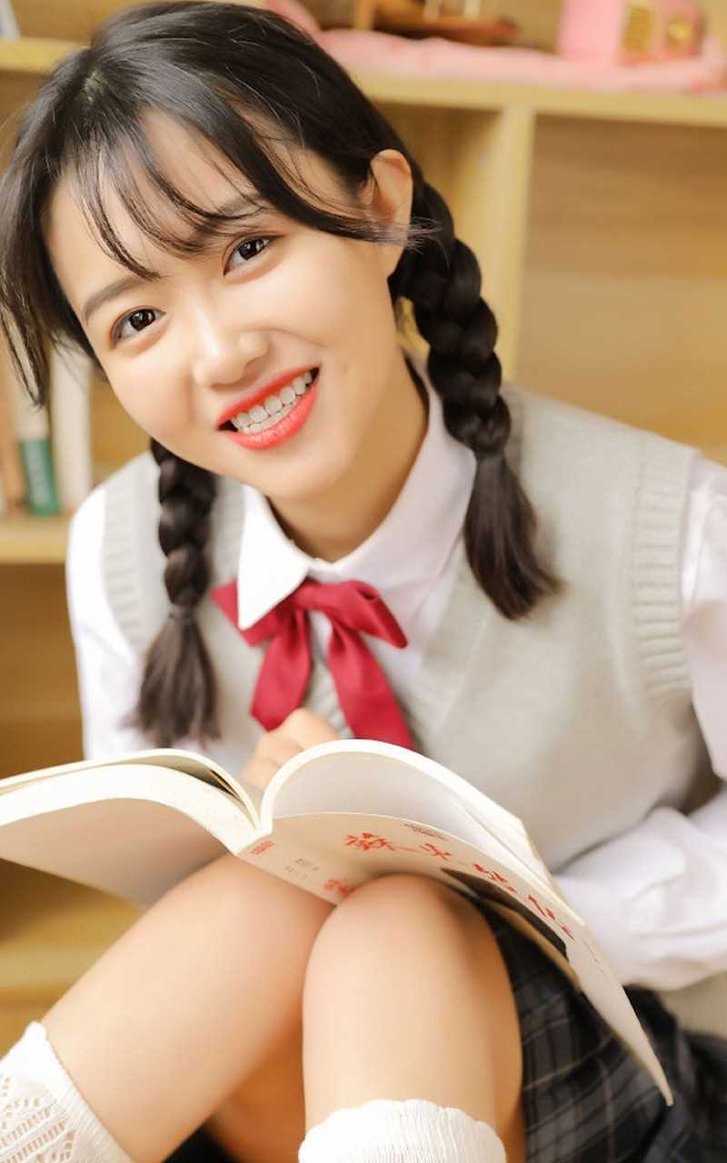 高清校园清纯麻花辫美女学生元气惹火惑图册