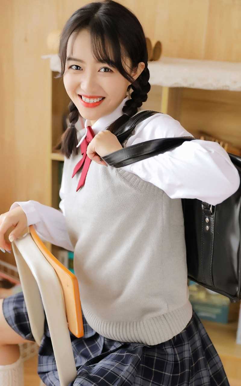 高清校园清纯麻花辫美女学生元气惹火惑图册