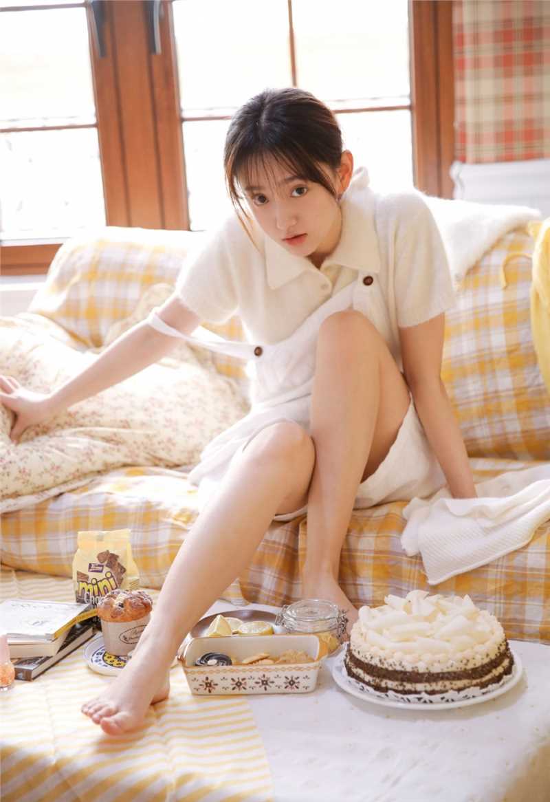 精选居家清纯美女天然无邪眼神氧气素人图片图册