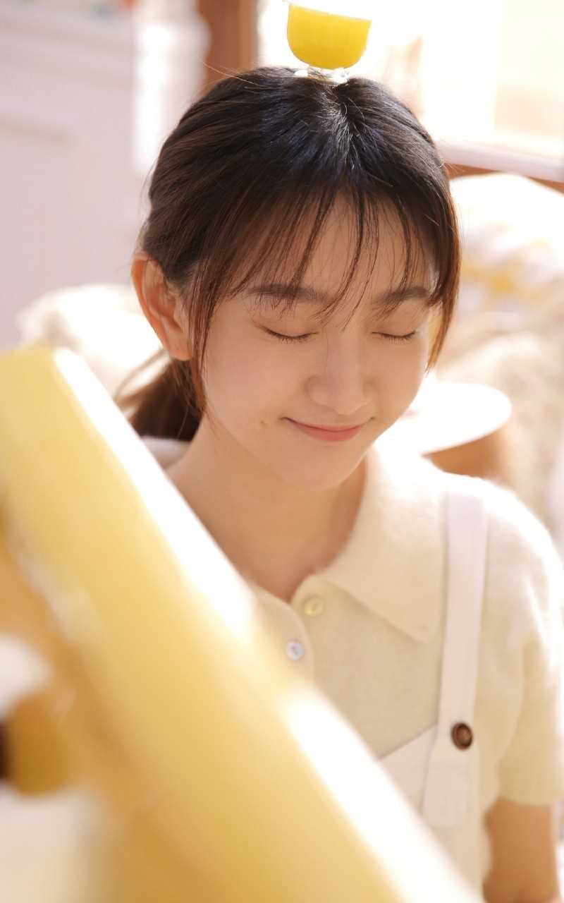 精选居家清纯美女天然无邪眼神氧气素人图片图册