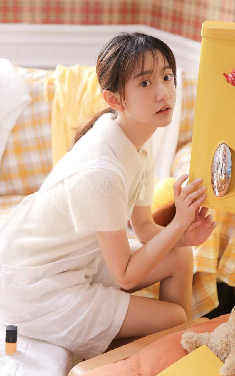 精选居家清纯美女天然无邪眼神氧气素人图片图册