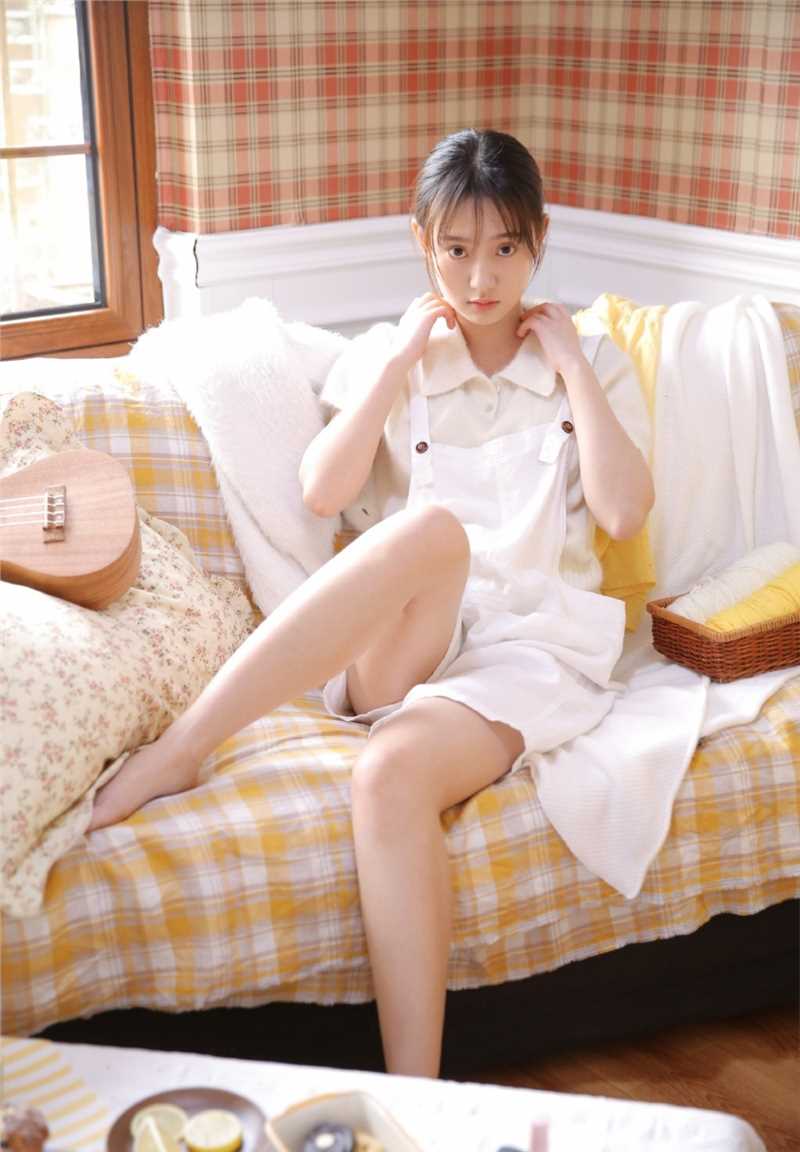 精选居家清纯美女天然无邪眼神氧气素人图片图册