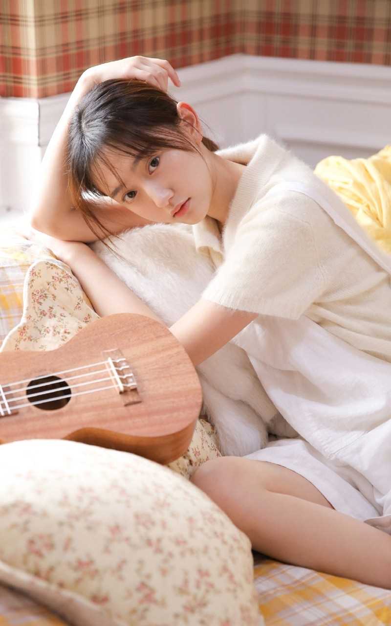 精选居家清纯美女天然无邪眼神氧气素人图片图册