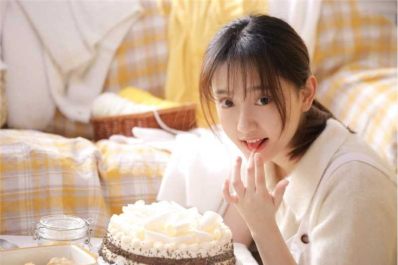 精选居家清纯美女天然无邪眼神氧气素人图片图册