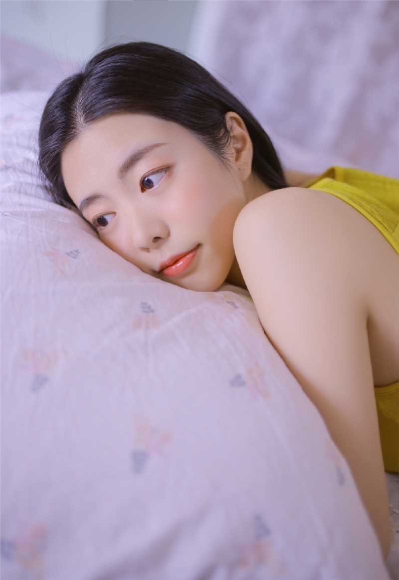 最新清纯养眼高颜值气质女神私房唯美梦幻高清内衣图片图集