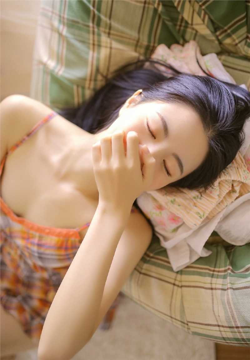 最新清纯养眼高颜值气质女神私房唯美梦幻高清内衣图片图集