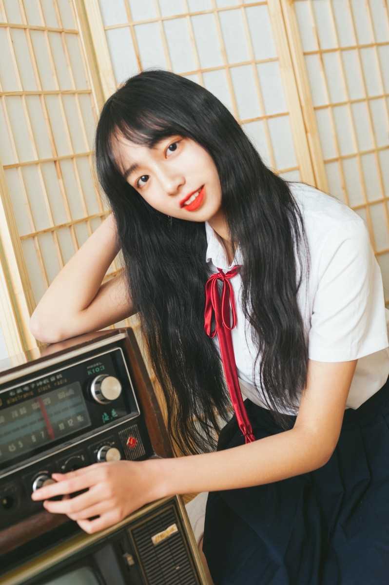 最新清纯甜美气质长发美女校园制服养眼吸晴图片壁纸图集