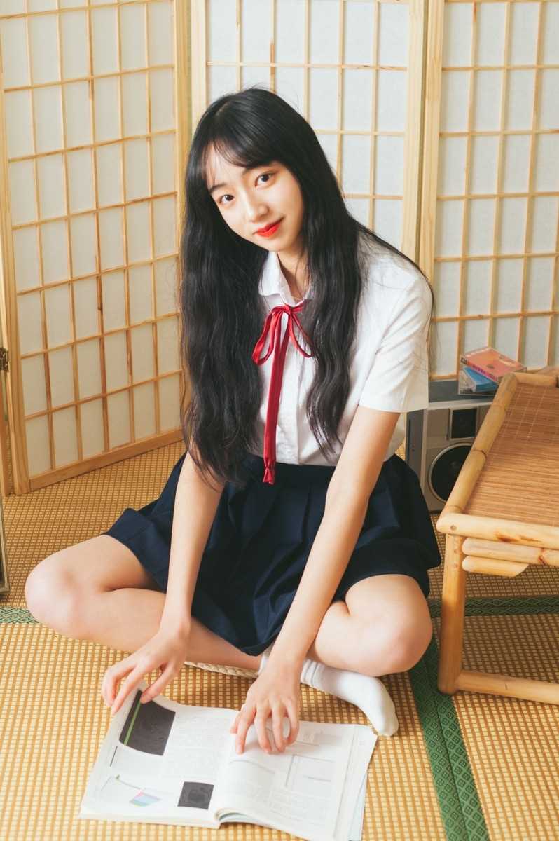 最新清纯甜美气质长发美女校园制服养眼吸晴图片壁纸图集