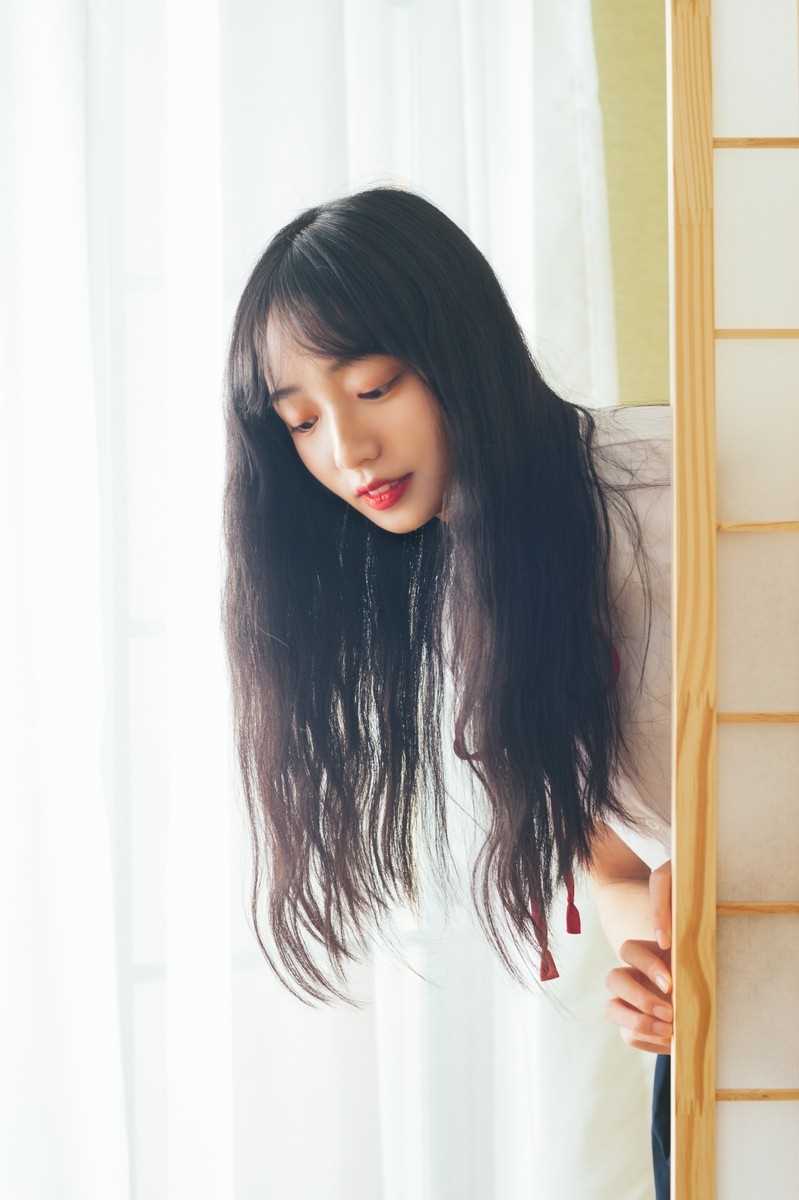 最新清纯甜美气质长发美女校园制服养眼吸晴图片壁纸图集