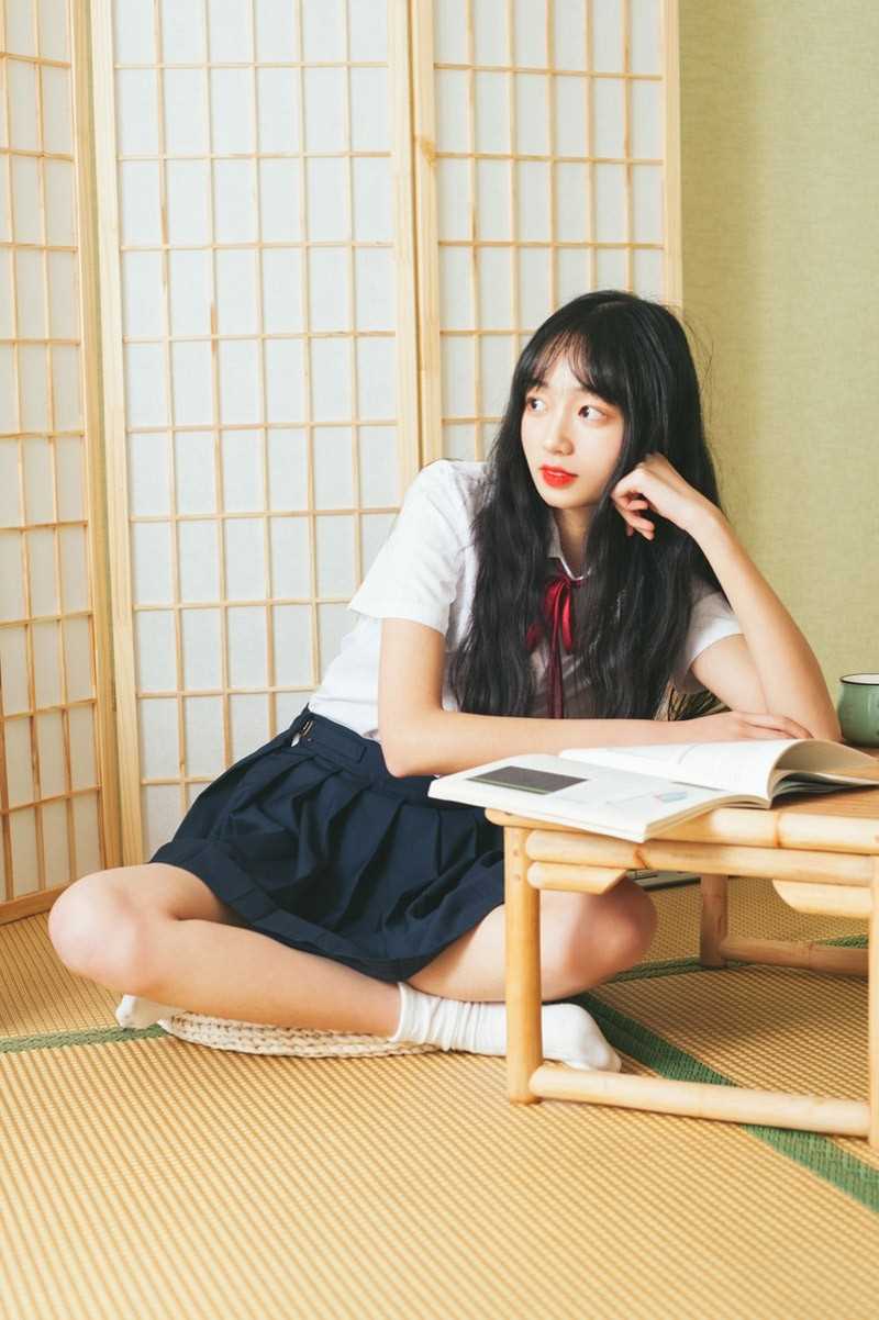 最新清纯甜美气质长发美女校园制服养眼吸晴图片壁纸图集