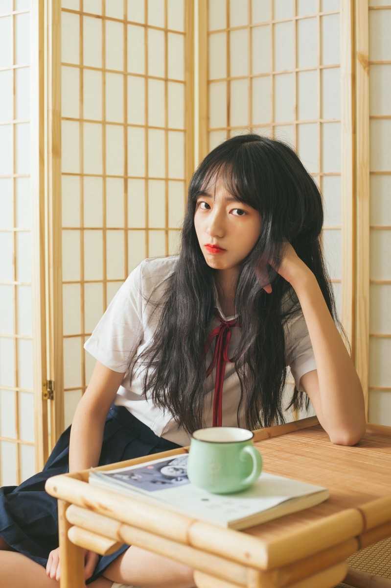 最新清纯甜美气质长发美女校园制服养眼吸晴图片壁纸图集