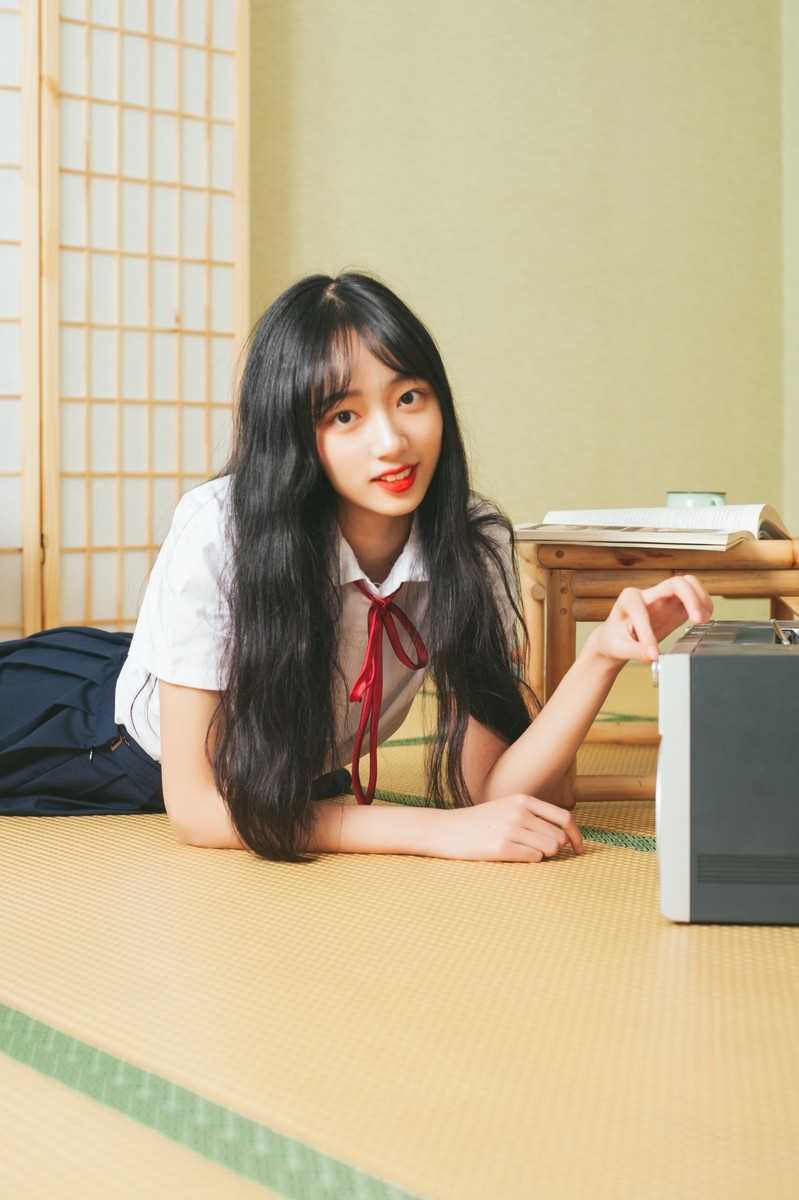 最新清纯甜美气质长发美女校园制服养眼吸晴图片壁纸图集