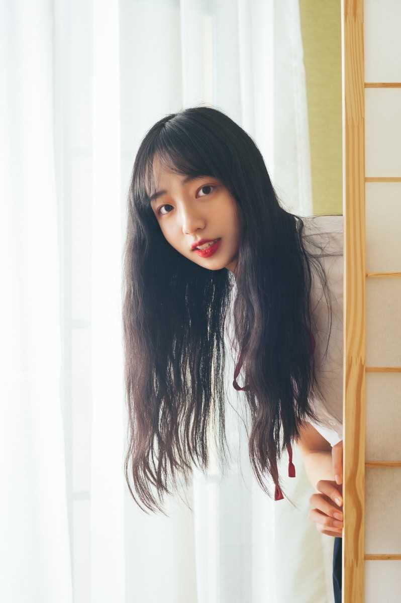 最新清纯甜美气质长发美女校园制服养眼吸晴图片壁纸图集