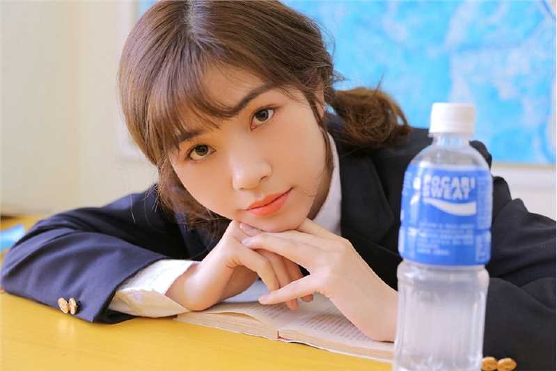 优质日本清纯俏皮校园美女吊带背心惑图片相册