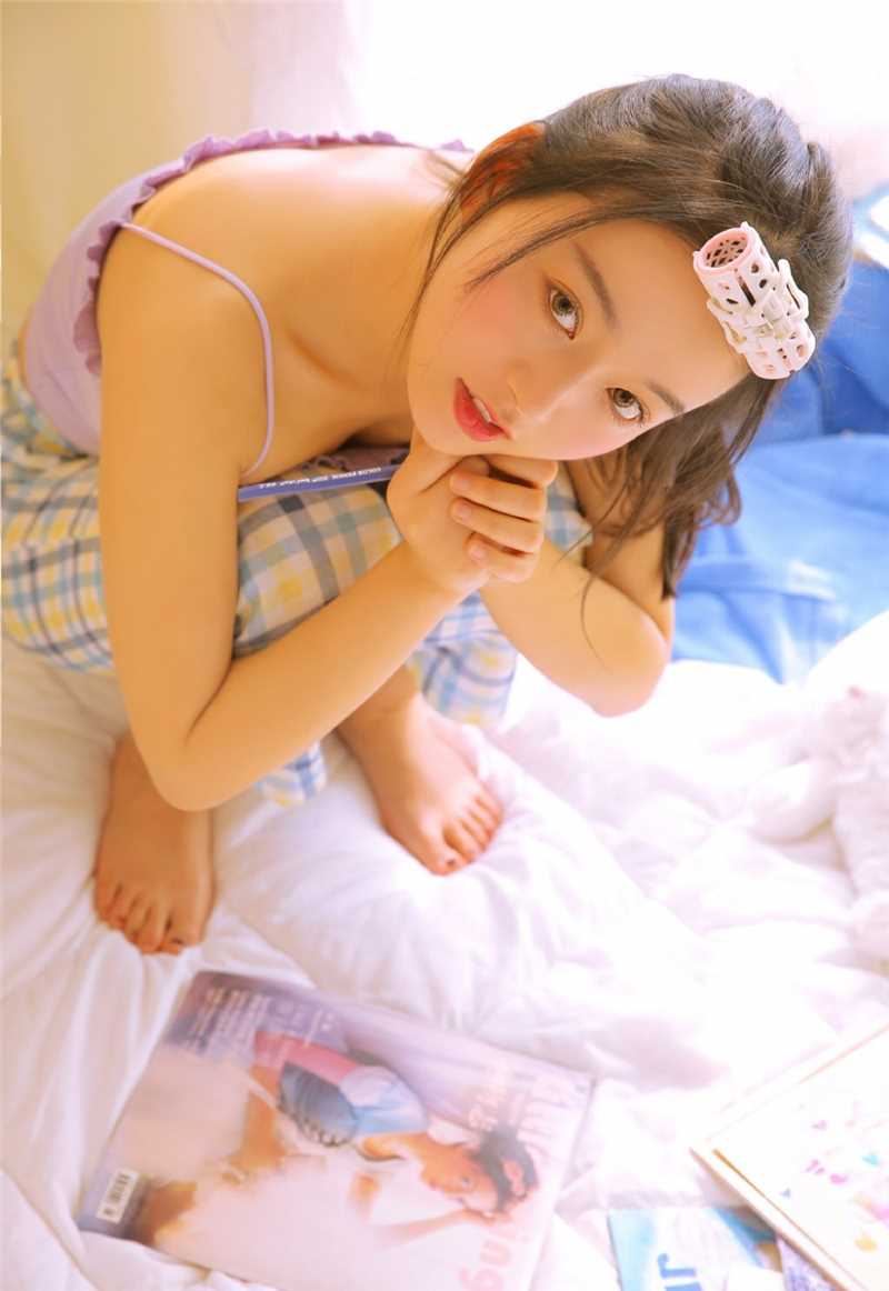 最新居家吊带睡衣美女私房卧室冷艳清纯梦幻壁纸