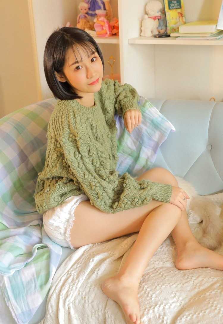 特别专辑短发美女丰满身材可爱大长腿玉足私房清纯图片