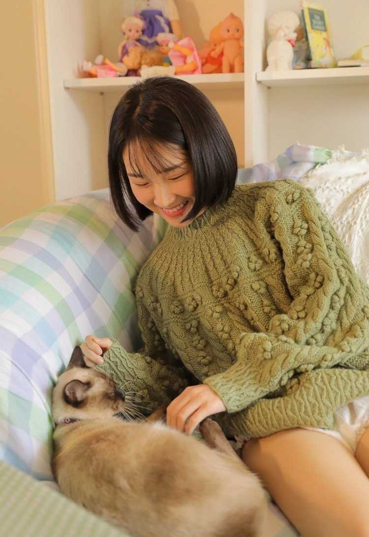 特别专辑短发美女丰满身材可爱大长腿玉足私房清纯图片