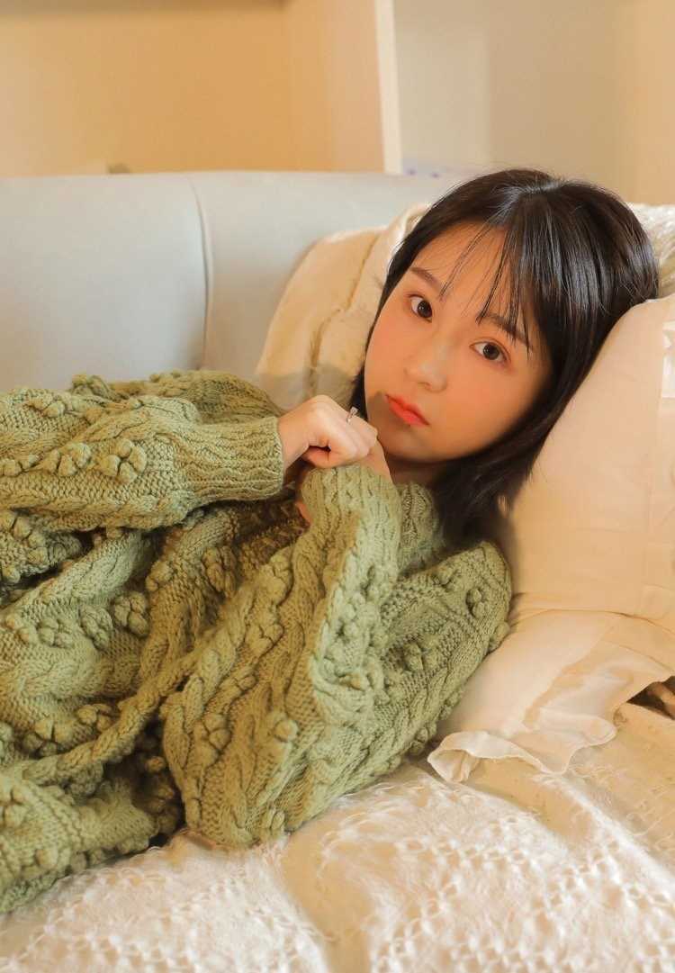 特别专辑短发美女丰满身材可爱大长腿玉足私房清纯图片