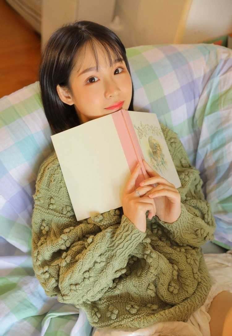 特别专辑短发美女丰满身材可爱大长腿玉足私房清纯图片