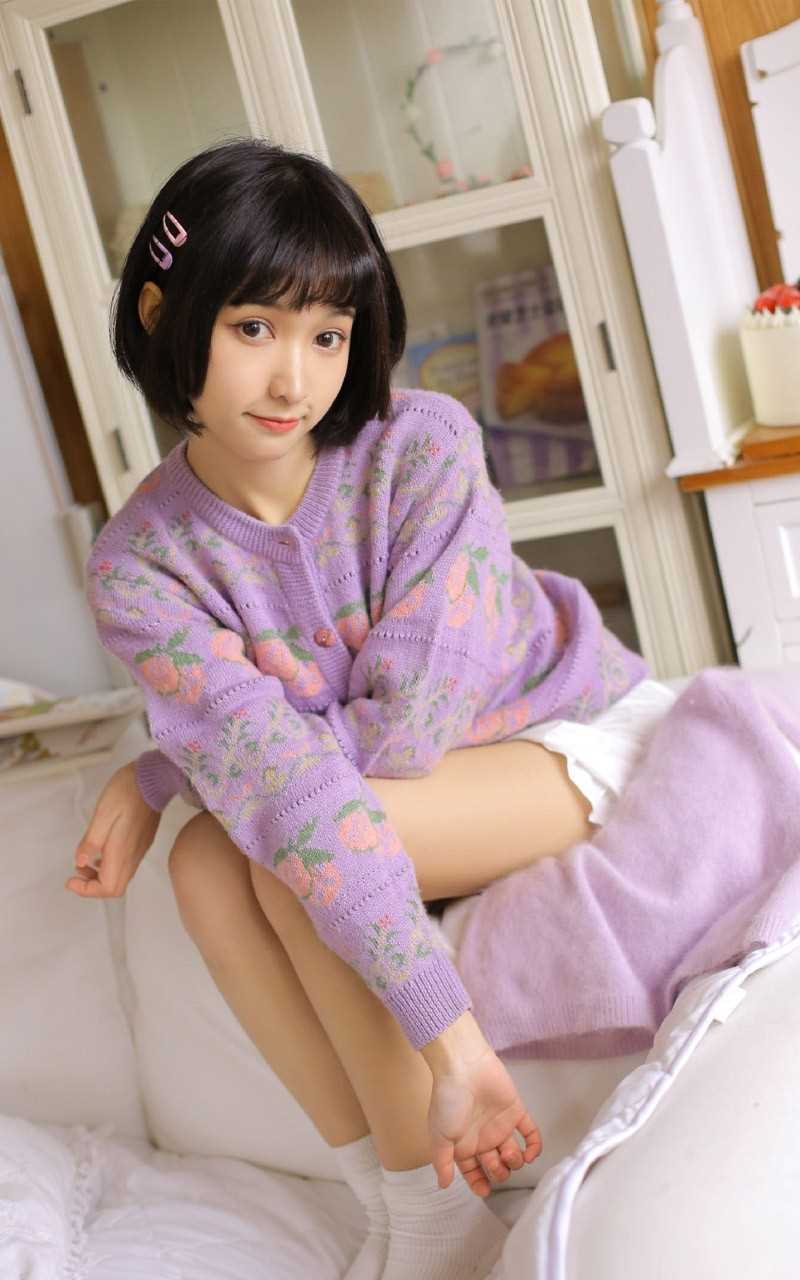 精选大眼短发清纯美女纤细大长腿诱惑图片图册